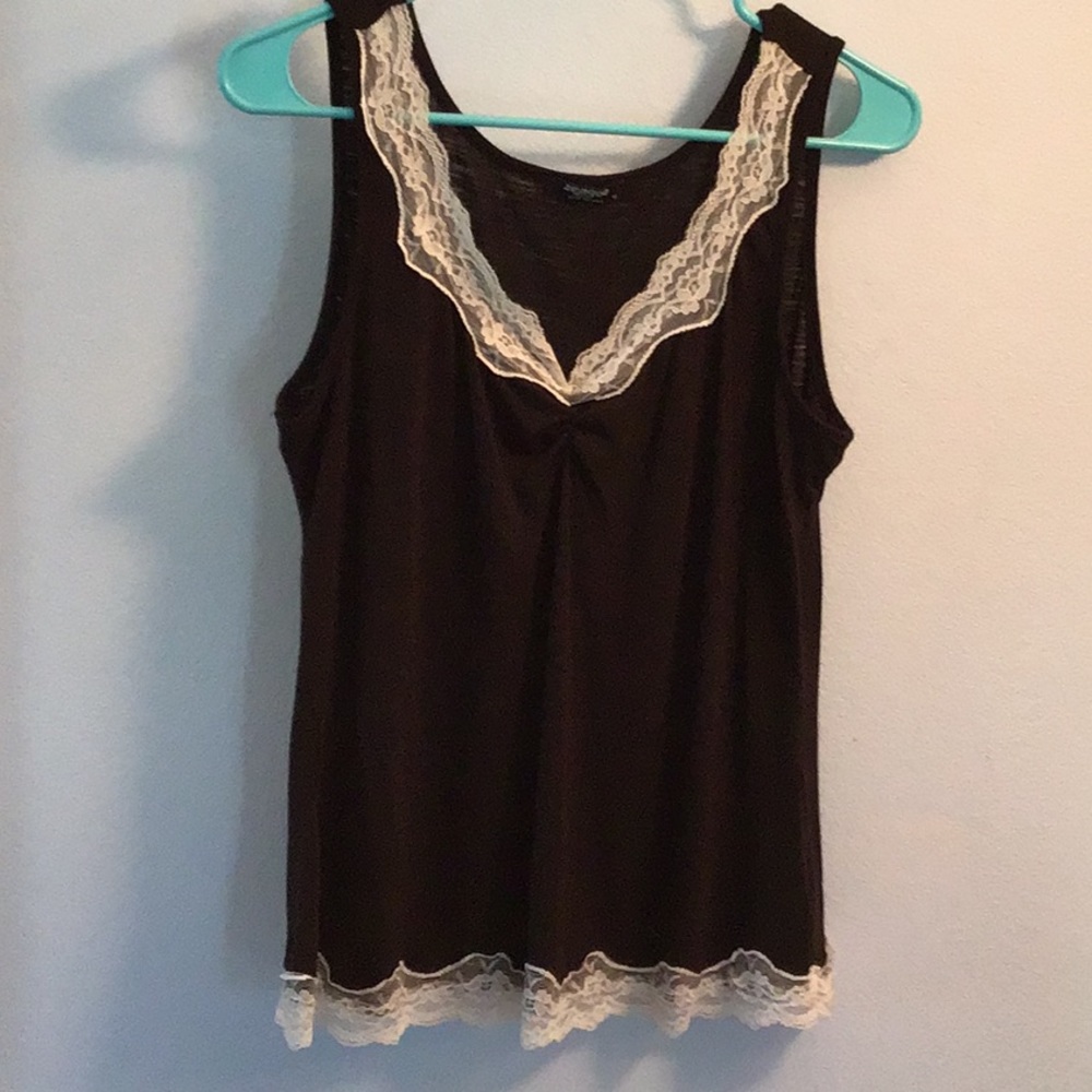 Sleeveless lace trim v neck pullover